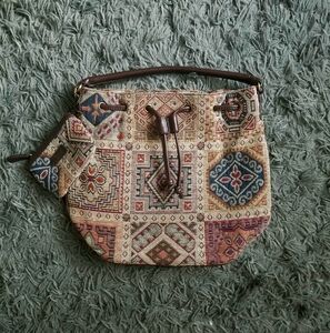 416. carpet bucket bag with pouch